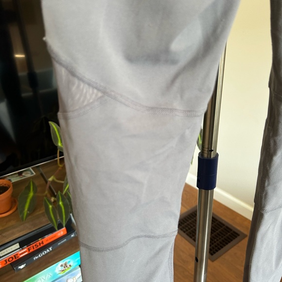 NWOT Athleta Salutation Meshblock leggings - Picture 9 of 10